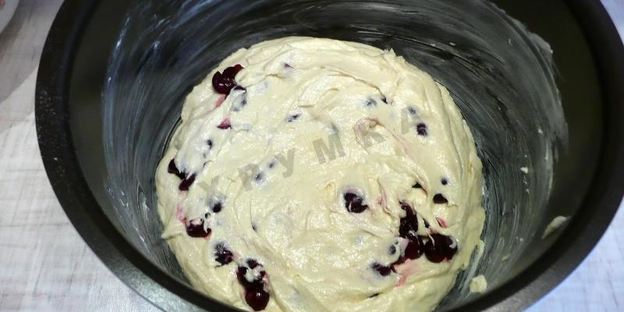 пирог с вишней в мультиварке типа шарлотка