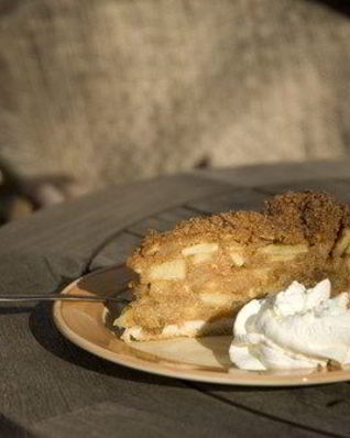 Шарлотка из черного хлеба