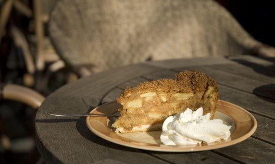 Рецепт шарлотки из черного хлеба