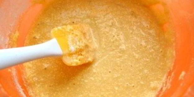 шарлотка на манке с карамельным черносливом