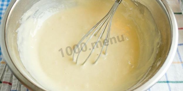 шарлотка на сковороде с яблоками