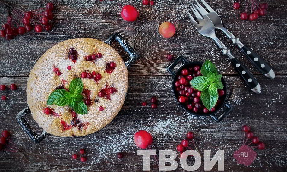 Рецепт шарлотки с брусникой