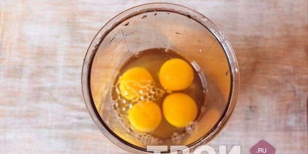 шарлотка с брусникой