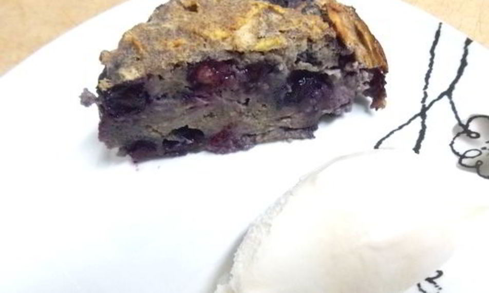 Рецепт шарлотки с черникой и яблоками