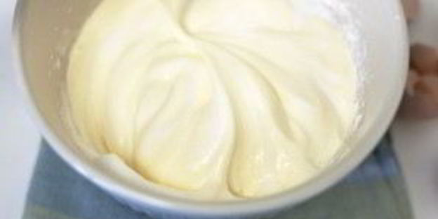 шарлотка с карамелизированными яблоками