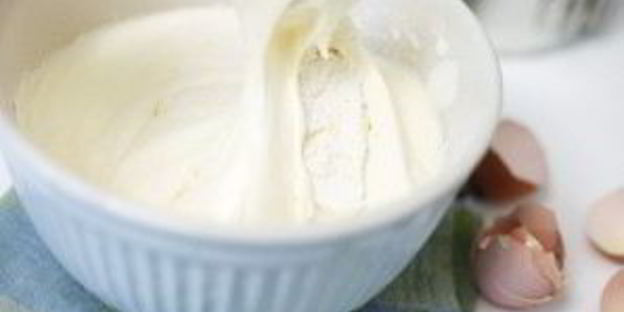 шарлотка с карамелизированными яблоками