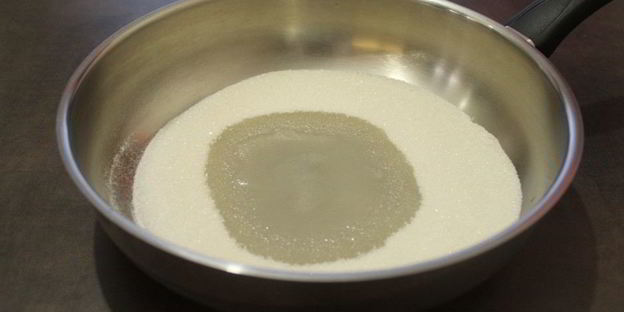 шарлотка с карамелизованными апельсинами