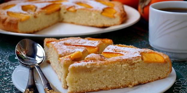 шарлотка с хурмой