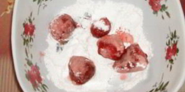 шарлотка с клубникой в мультиварке