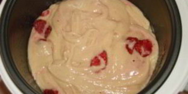 шарлотка с клубникой в мультиварке