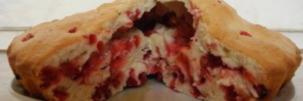 Шарлотка с клюквой