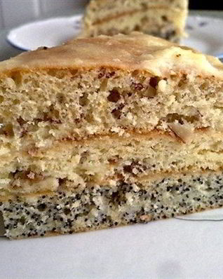 Шарлотка с маком и яблоками