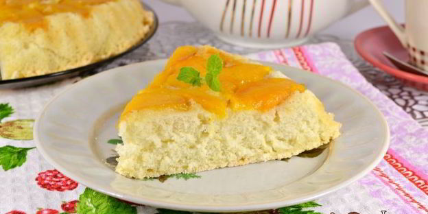 шарлотка с персиками