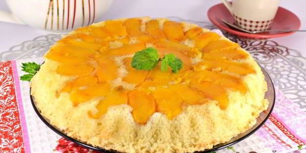 шарлотка с персиками