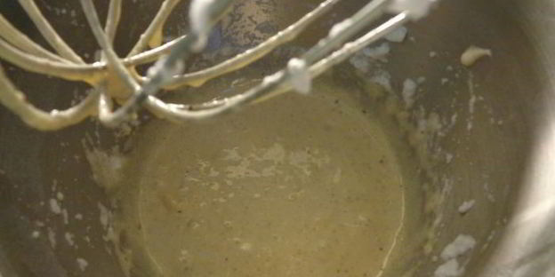 шарлотка с ревенем, вяленой вишней и пряностями