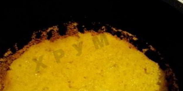 шарлотка с яблоками в мультиварке с манкой