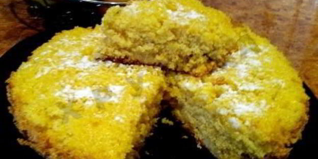 шарлотка с яблоками в мультиварке с манкой