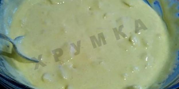 шарлотка с яблоками в мультиварке с манкой