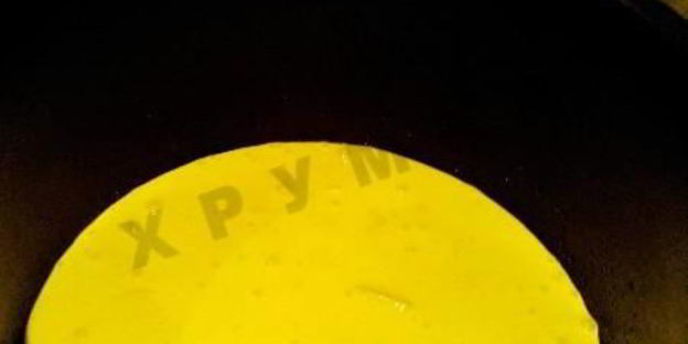 шарлотка с яблоками в мультиварке с манкой