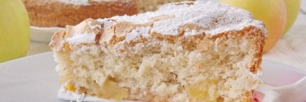 Шарлотка в духовке с яблоками