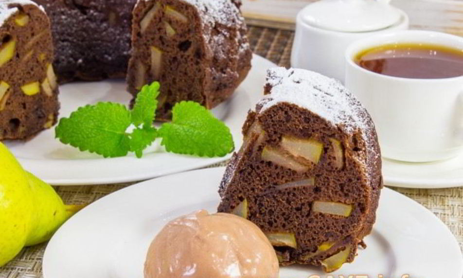 Рецепт шоколадной шарлотки с грушей