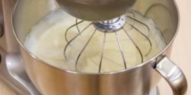 шоколадная шарлотка с грушей