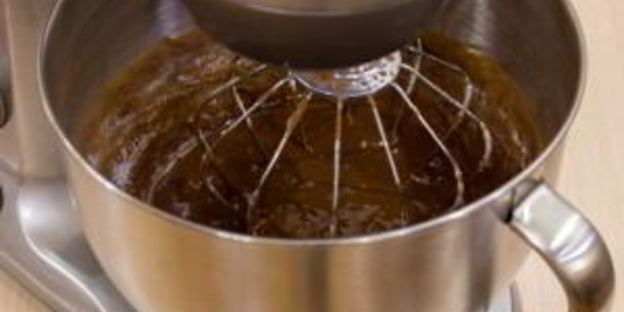 шоколадная шарлотка с грушей