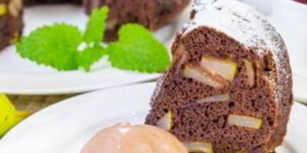 шоколадная шарлотка с грушей