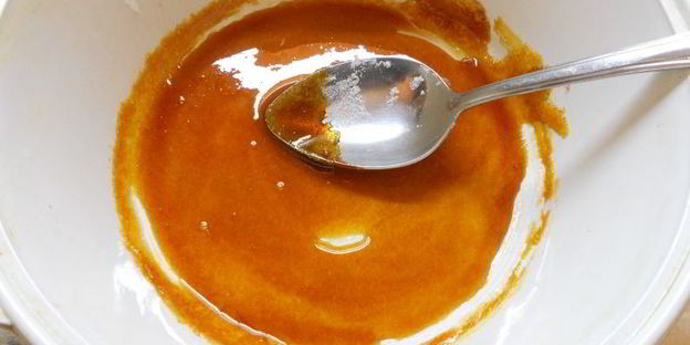 яблочная шарлотка с карамелью в микроволновке