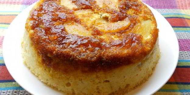 яблочная шарлотка с карамелью в микроволновке