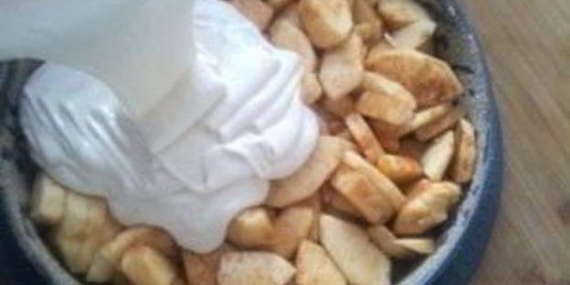 яблочная шарлотка