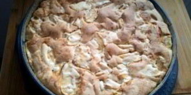 яблочная шарлотка