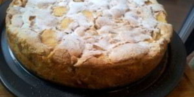 яблочная шарлотка