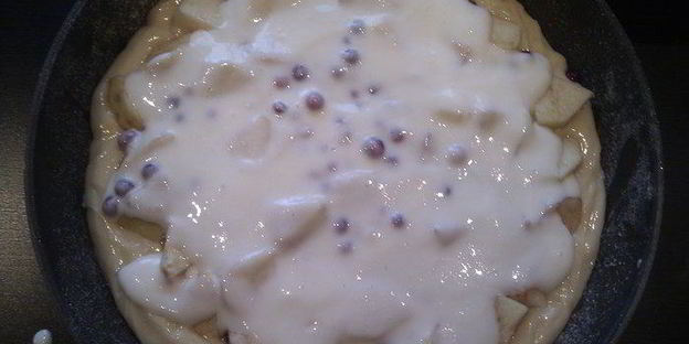 яблочно-брусничная шарлотка