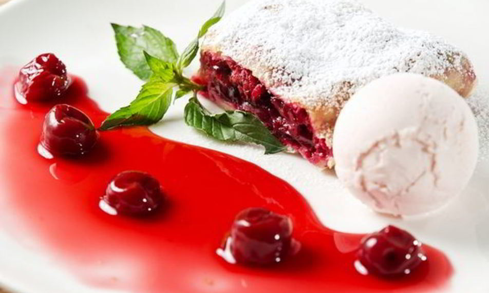 Рецепт австрийского штруделя с яблоком и вишней