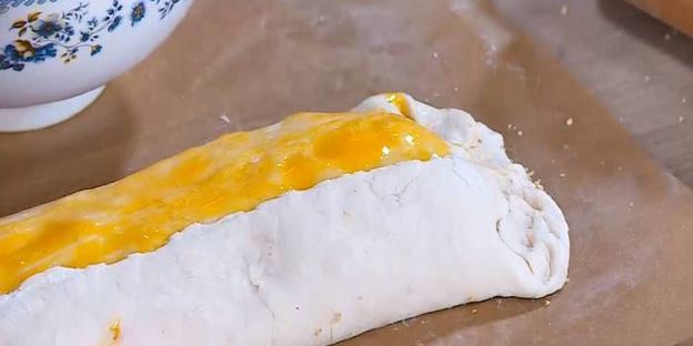 быстрый штрудель с финиками и орехами