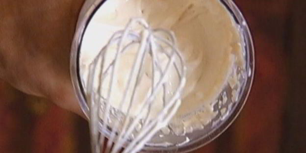 легкий штрудель с вишней и миндалем