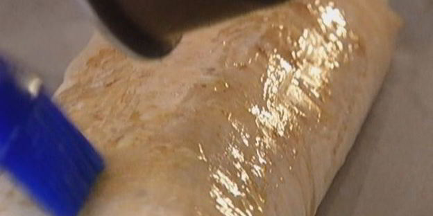 легкий штрудель с вишней и миндалем