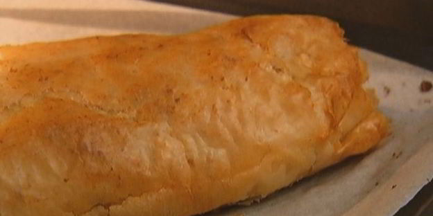 легкий штрудель с вишней и миндалем