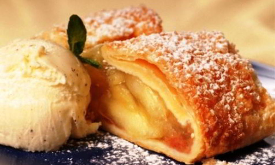 Рецепт ленивого штруделя с яблокома и корицея