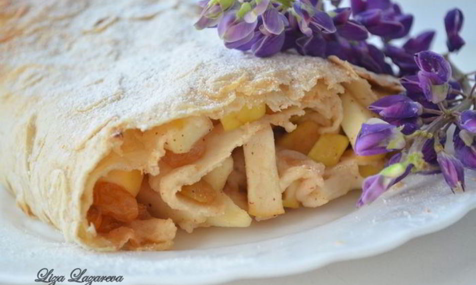 Рецепт ленивого яблочного штруделя