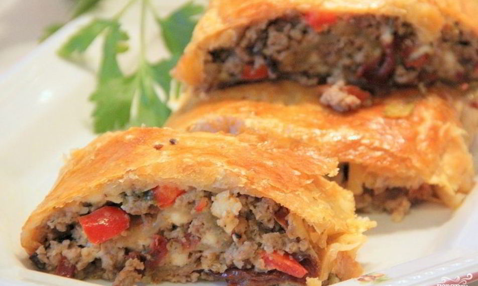 Рецепт мясного штруделя в духовке