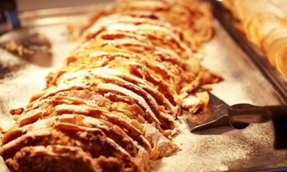 Рецепт нежного абрикосового штруделя