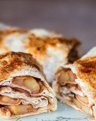 Простой штрудель с яблоками в лаваше