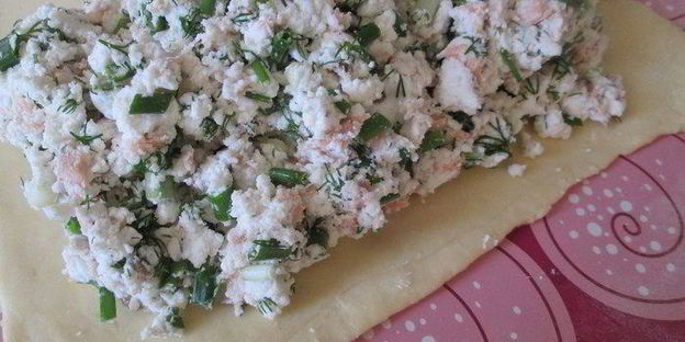 рыбный штрудель из творожного теста