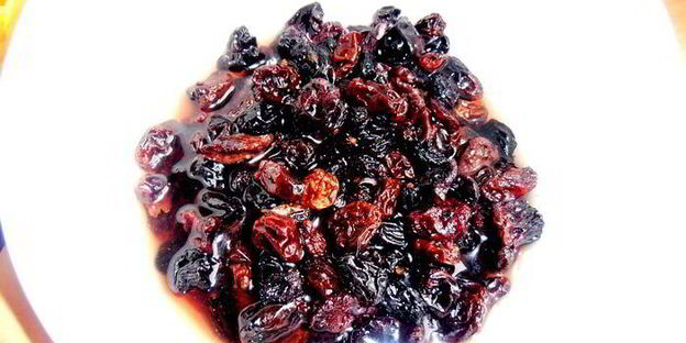 штрудель из ревеня и изюма