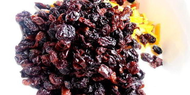 штрудель из ревеня и изюма