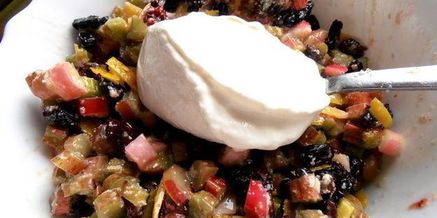 штрудель из ревеня и изюма