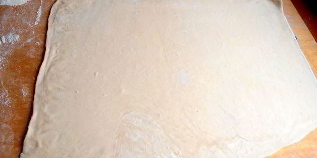 штрудель из ревеня и изюма