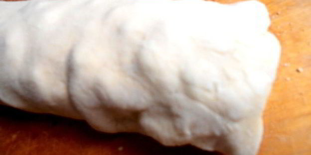 штрудель из ревеня и изюма